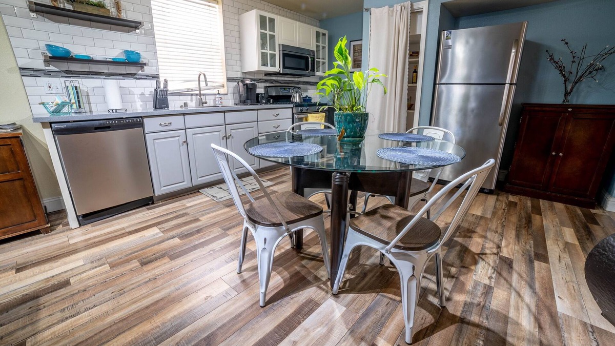 Central Sacramento Apartment | McKinley Spacious Midtown Apartment In A Historic Bungalow *Virtual Tour