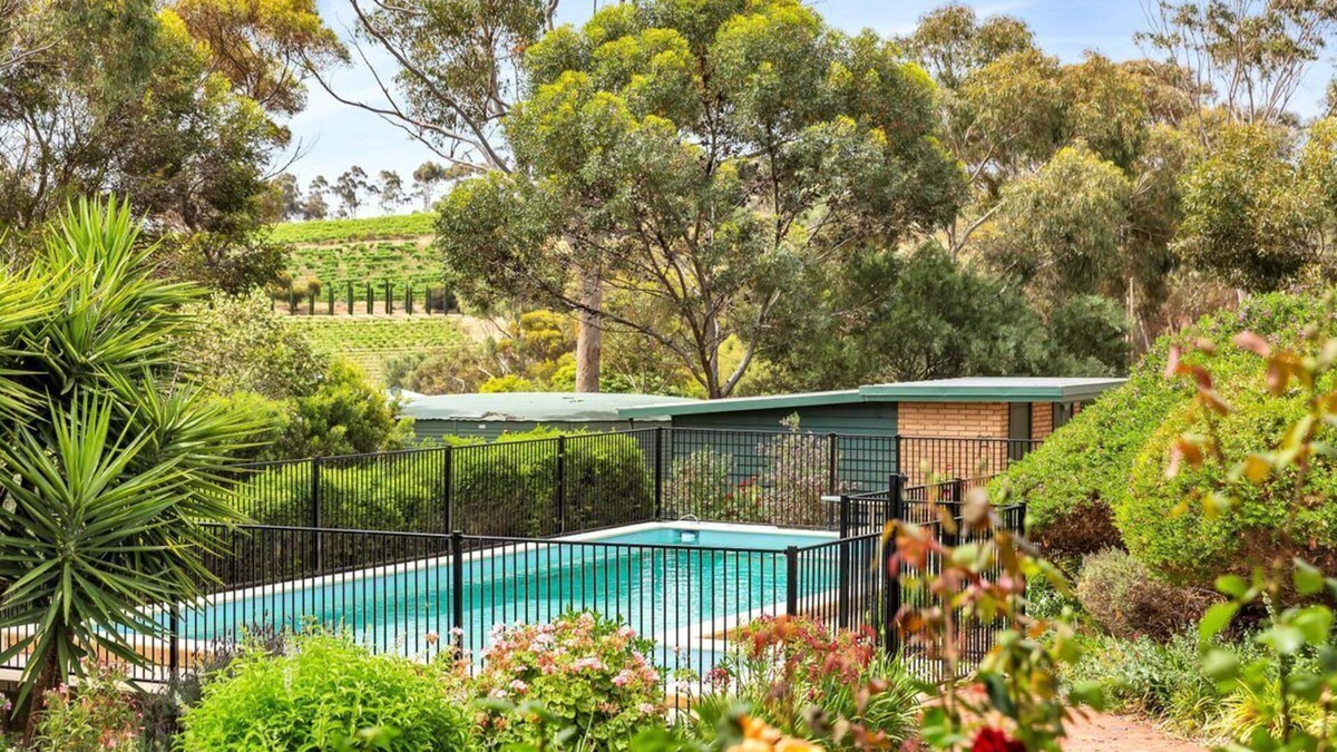McLaren Vale House | McLaren Vale, Las Vinas Holiday Home on 4 acres