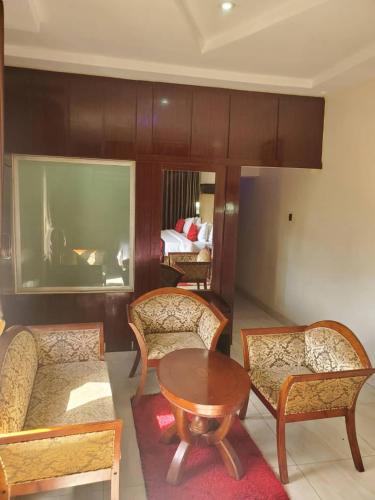Udi Bed & Breakfast | McLorrets Suites