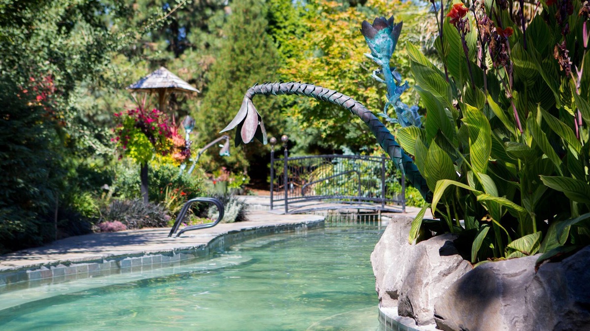 Troutdale Hotel | McMenamins Edgefield