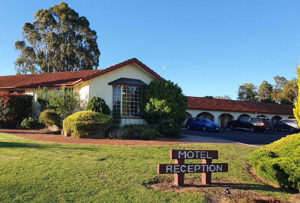 Warwick Hotel | McNevins Warwick Motel