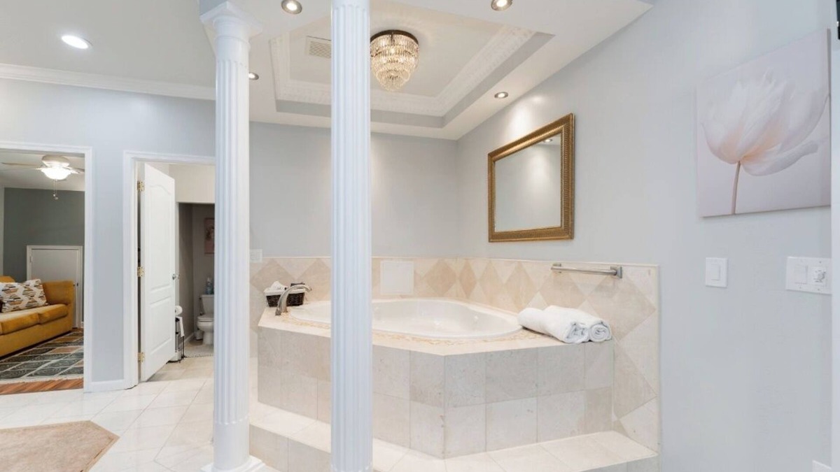 Friendly House | MD/DC/VA Hideaway - Spacious 4-bedroom/3-Bath oasis in Fort Washington