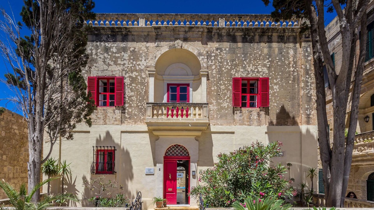 Mdina Old City Villa | Mdina Casa Tesoriere 500 Y.O. Noble Palazzo Stay in Silent Walled City