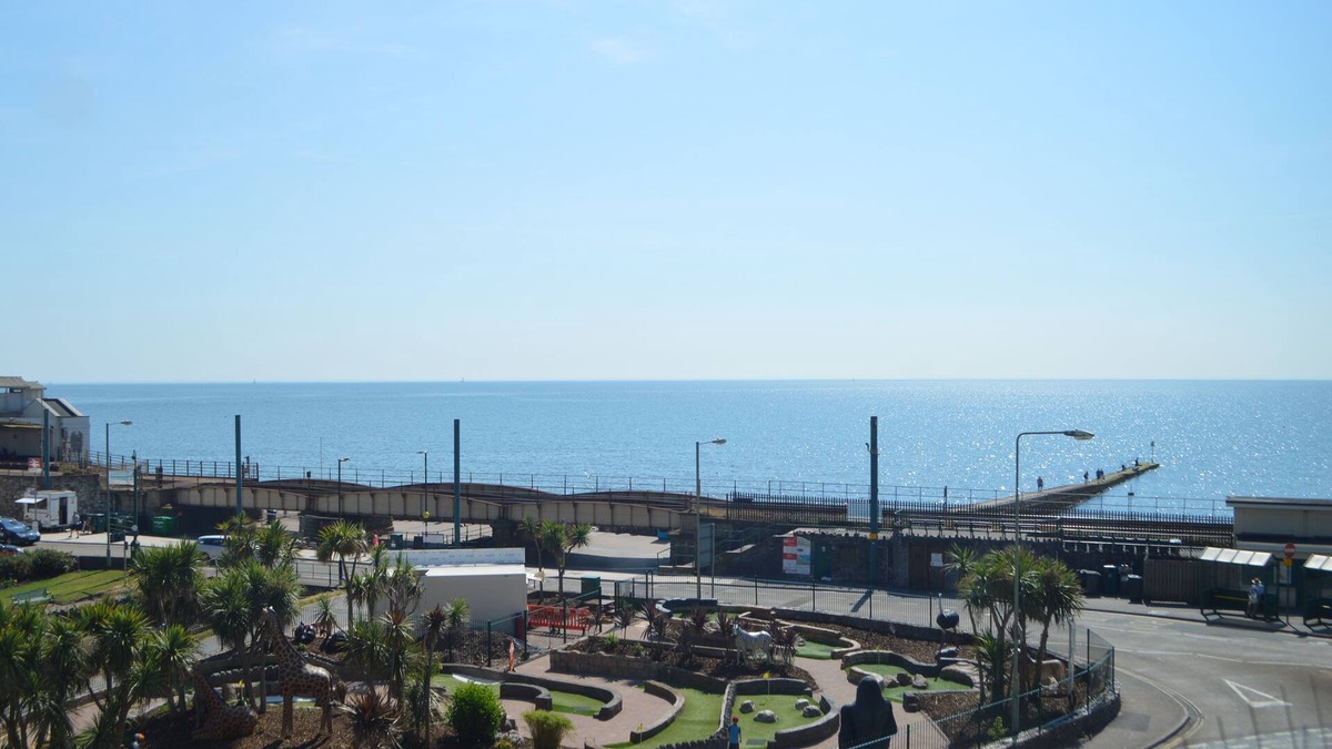 Dawlish Apartment | Mead Flat in the Heart of Dawlish with Great Sea Views 150m from the Beach
