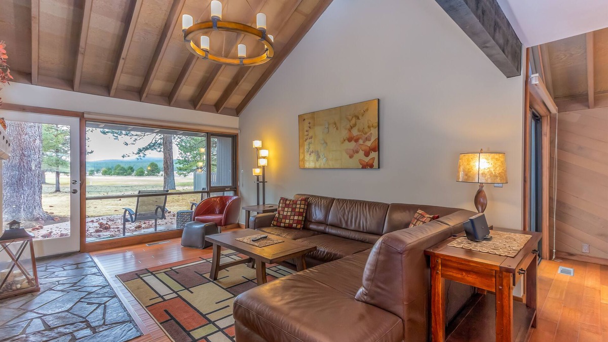 Sunriver Condo | MEAD49 - Beautiful Condo with AC and Gas Fireplace