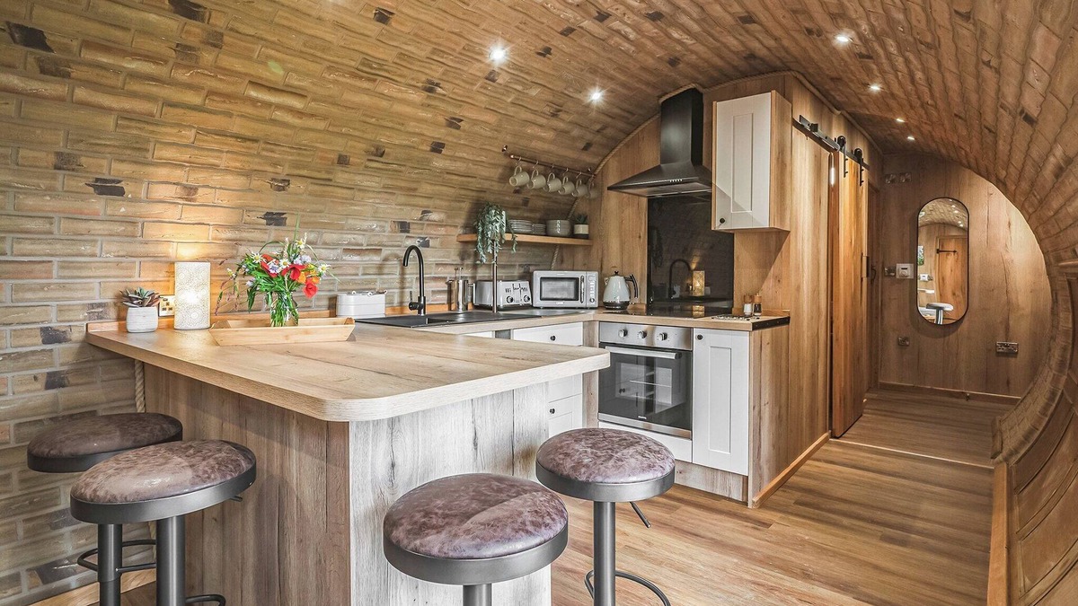 Radstock Cottage | Meadow and Nest Burrow