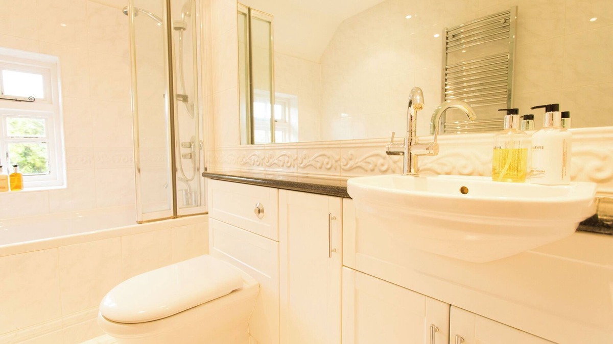 Petham Cottage | Meadow Cottage a pretty, Secluded 4 bedroom house.
