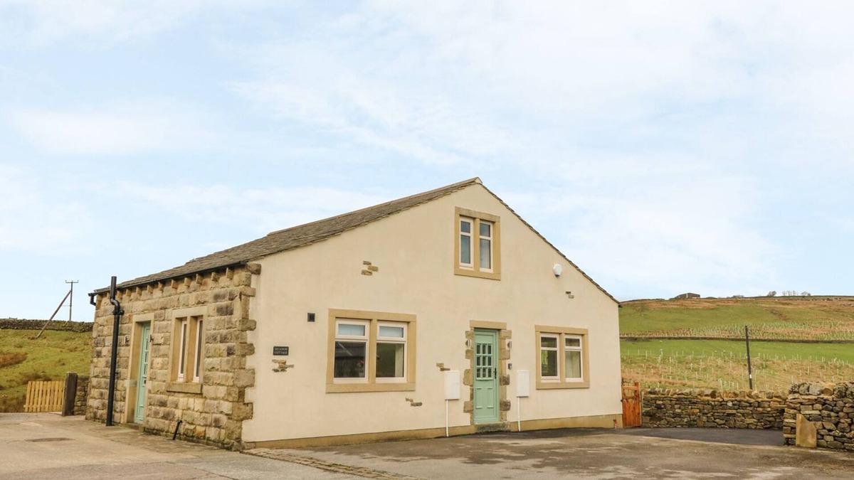 Cowling Cottage | MEADOW COTTAGE, family friendly, with a garden in Cowling