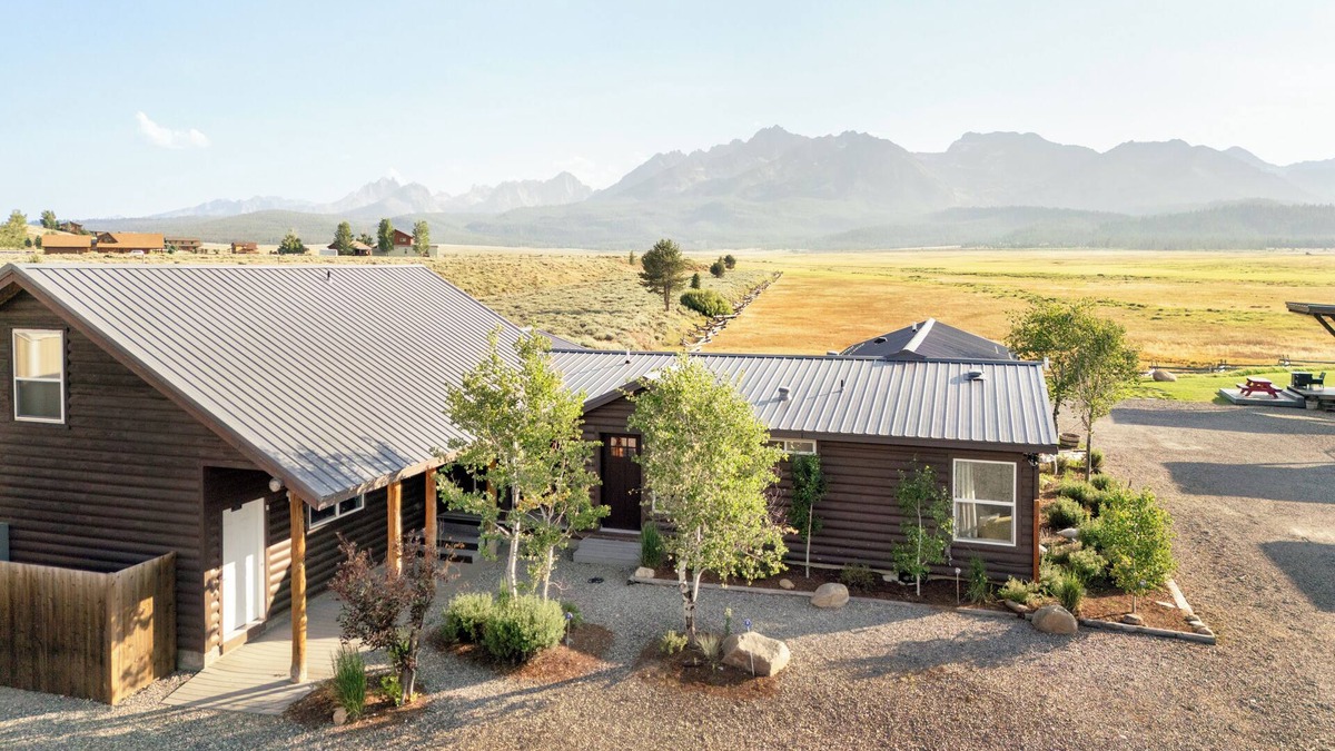 Stanley Cabin | Meadow Creek Suite #09
