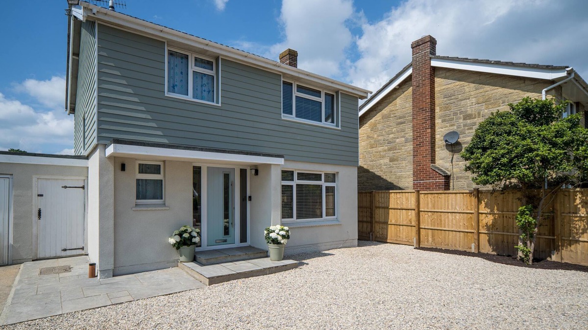Bembridge House | Meadow Drive, spacious and modern family home