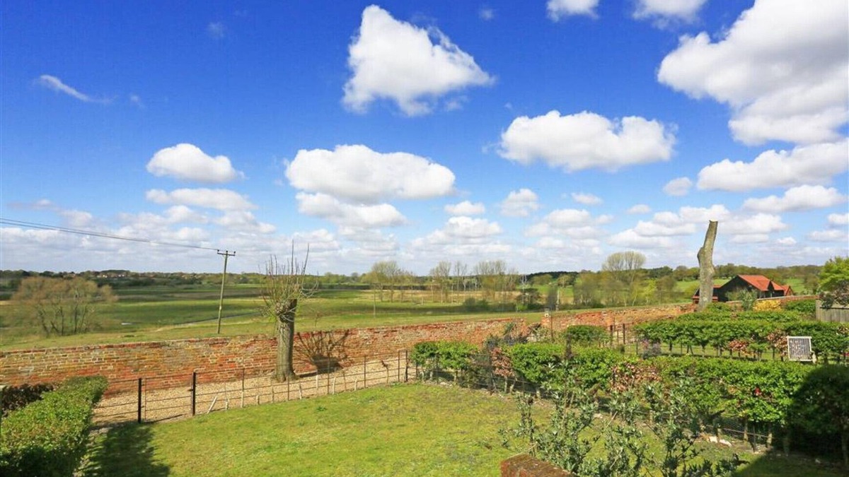 Blythburgh House | Meadow House - Four Bedroom House, Sleeps 8