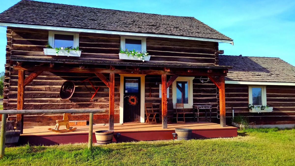 Clinton House | Meadow Lake Guest Ranch - Meadow Lake Roadhouse
