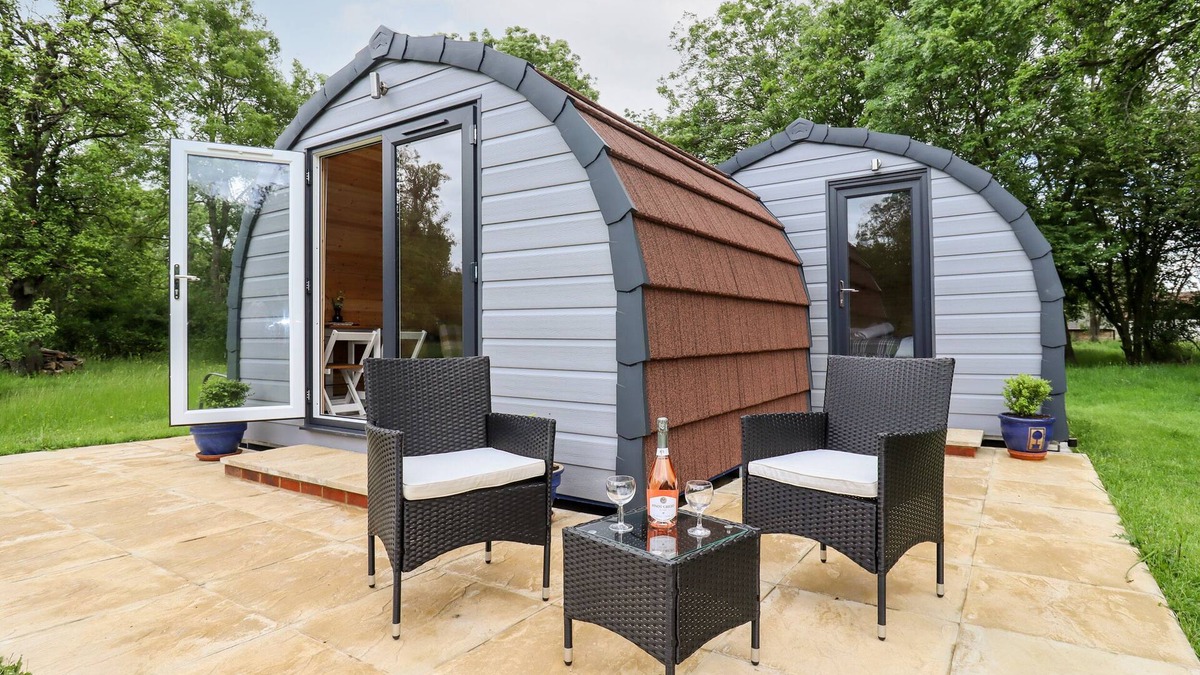 Blaisdon Cottage | MEADOW LODGE @ BERRYS PLACE FARM, romantic in Churcham