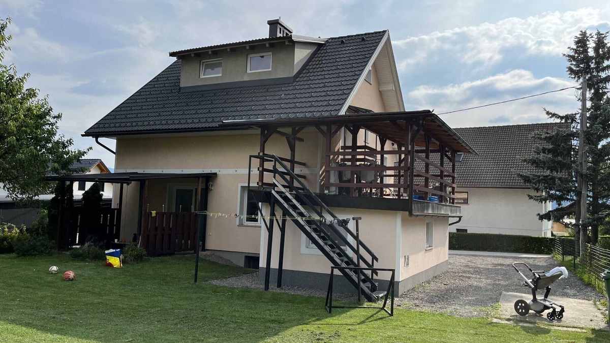Zirovnica Apartment | Meadow Tranquil Apartments with Evergreen Garden - One Bedroom Apartment