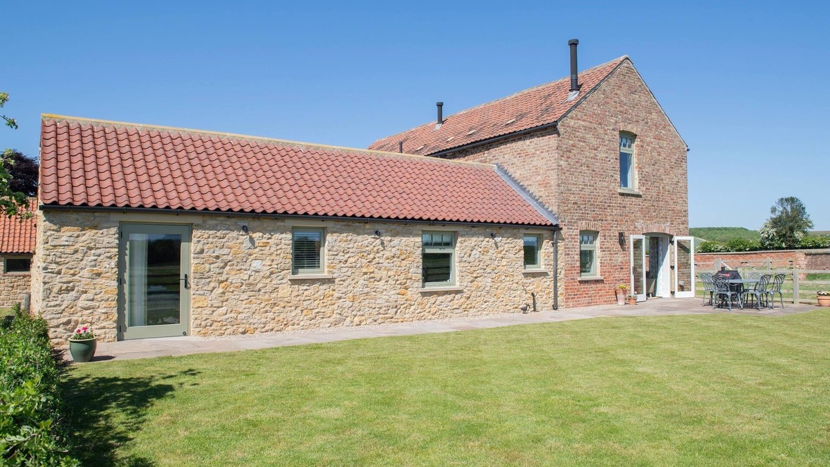 Burythorpe House | Meadow View - Luxury barn with breathtaking views near York