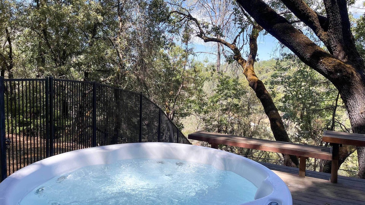 Auburn Cottage | Meadow Vista Mountain Escape w/River Views!
