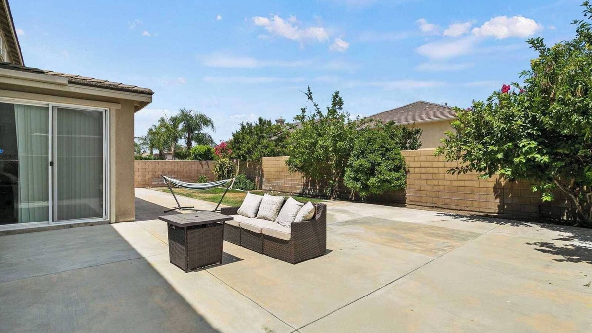 Eastvale House | Meadowbrook Retreat