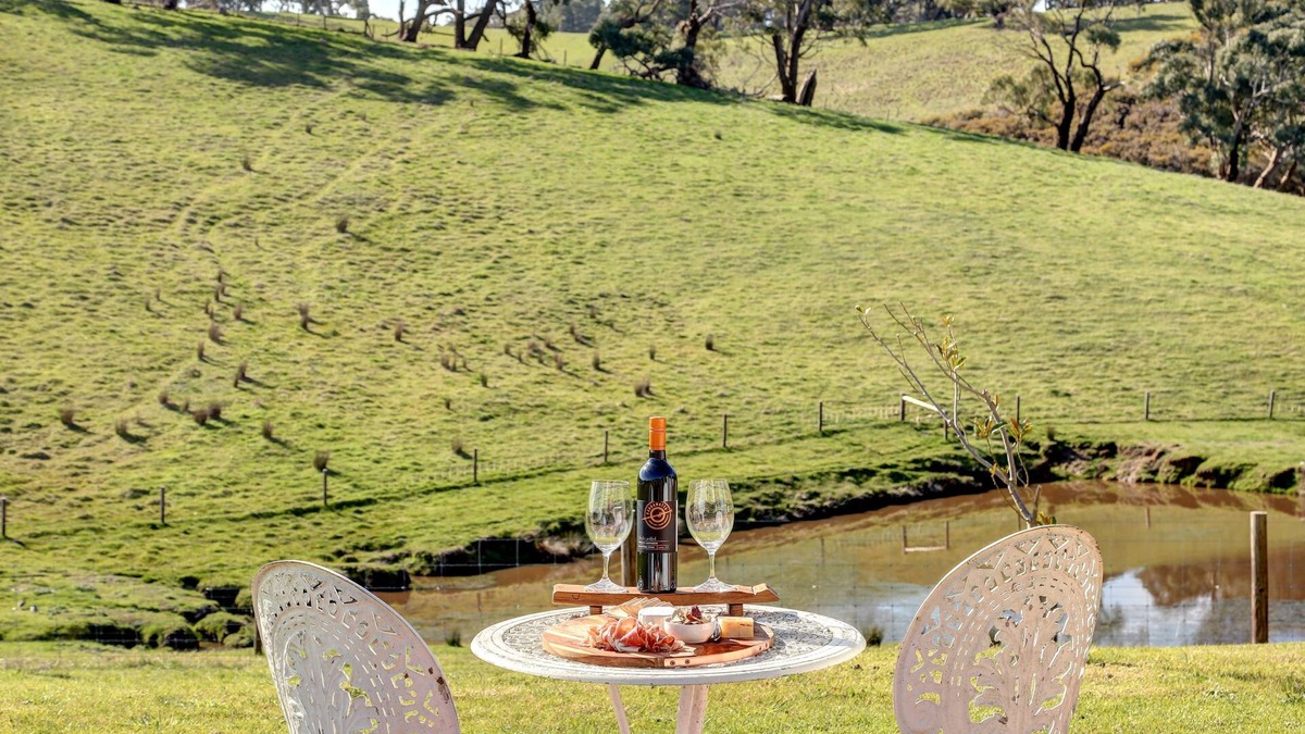 Kuitpo Cottage | Meadows Farmhouse - Adelaide Hills