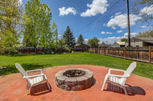 New Meadows House | Meadows Valley Retreat - Rustic charm, Huge fenced yard, walk to dining, bar, and coffee