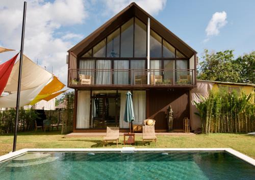 Ungasan Ski Chalet | Meadows Villa