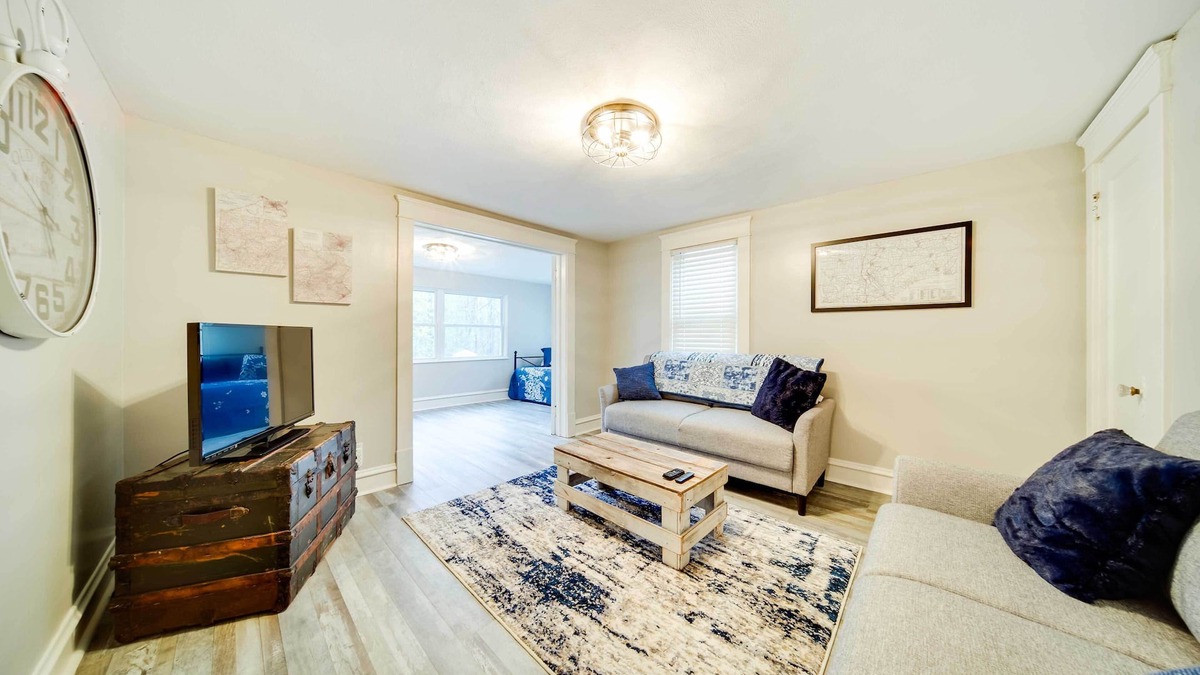 Meadville Apartment | Meadville Apartment w/Deck < 2 Mi to Allegheny!