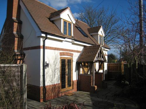 Henley-in-Arden House | Measure Cottage - Sleeps 4 - Private Hot tub and garden