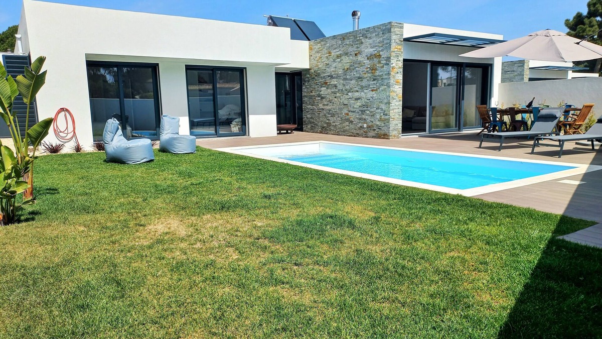 Fornos House | Meco Beach and Pool Villa