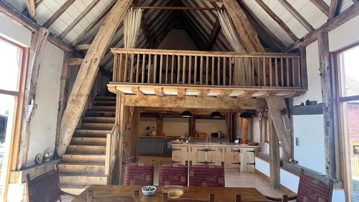 Tenbury Wells House | Mediaeval barn.nin the Worcestershire countryside, building dates back to 1380