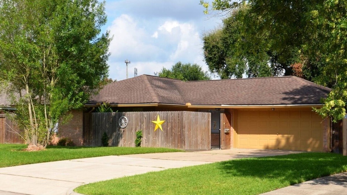 Willow Meadows/Willowbend Area House | Medical Center, Comfortable Home, Everything Included!