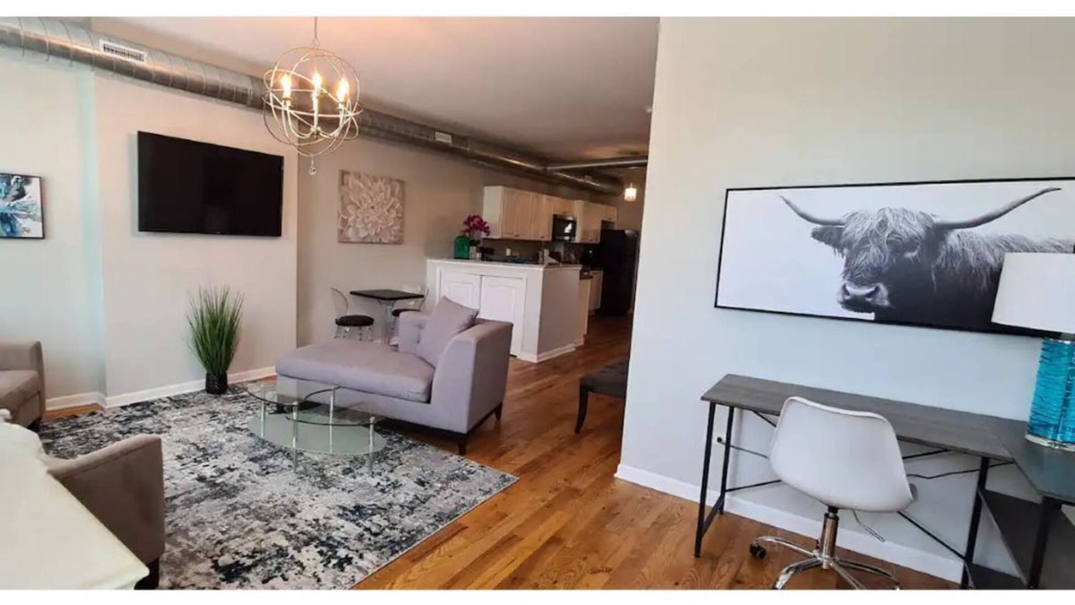 Tri-Taylor Apartment | Medical District Gem II