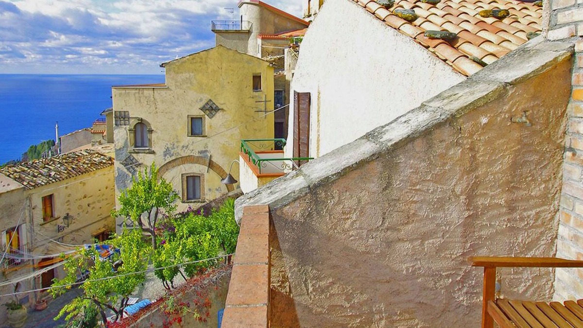 Belmonte Calabro House | Medieval village of Calabria and Ecotourism, tradition and culture, sea and nature .