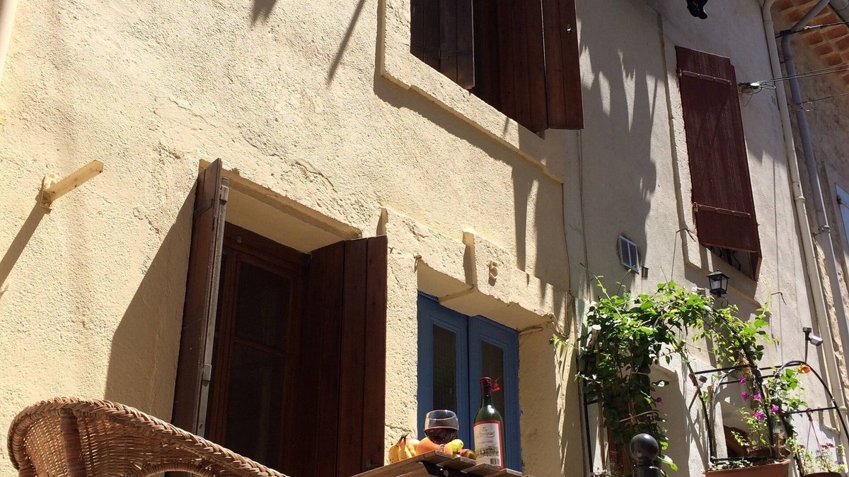 Villeneuve-les-Beziers House | Medieval townhouse in historic village