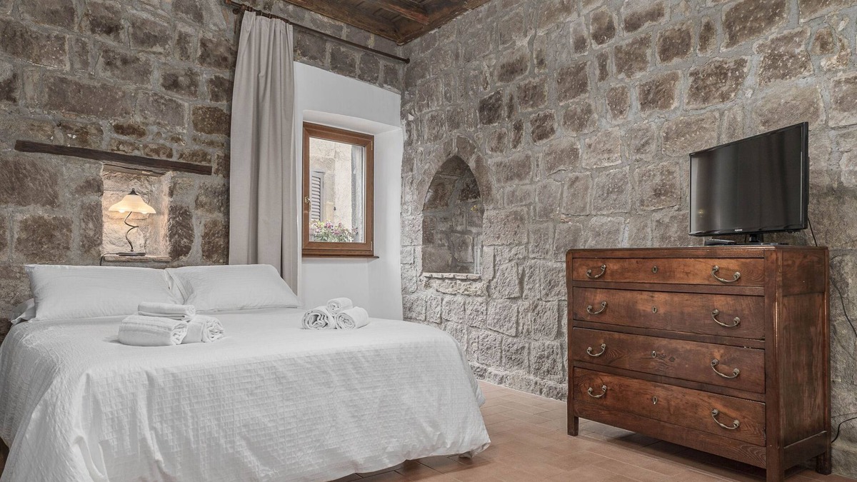 Viterbo House | Medieval House built in 1200 in the centre! FREE private parking