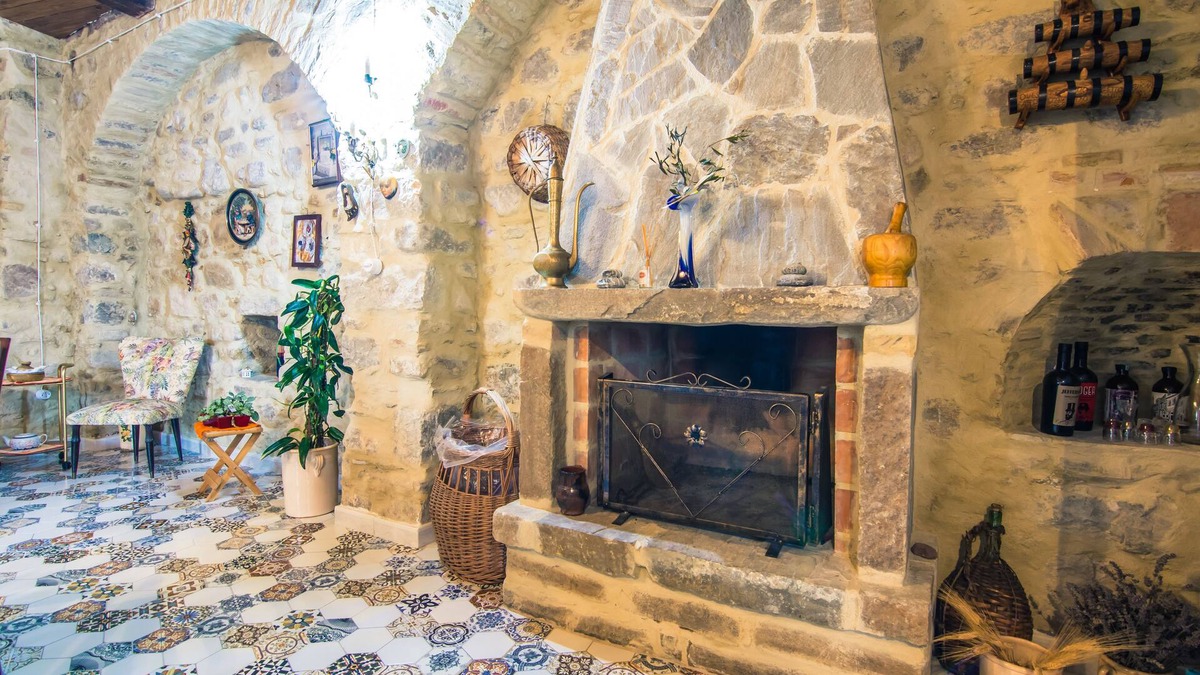 Rocca Imperiale House | Medieval house near a castle