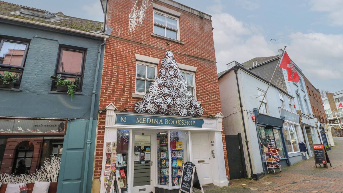 Netley Cottage | MEDINA BY THE SOLENT, pet friendly, country holiday cottage in Cowes