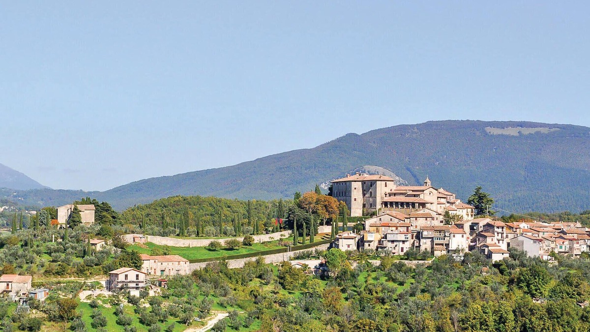 Castelnuovo di Farfa House | Mediterranean cottage with large garden and pool.