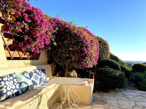 Chlorakas Villa | Mediterranean Cottage, Sea View, Great Location