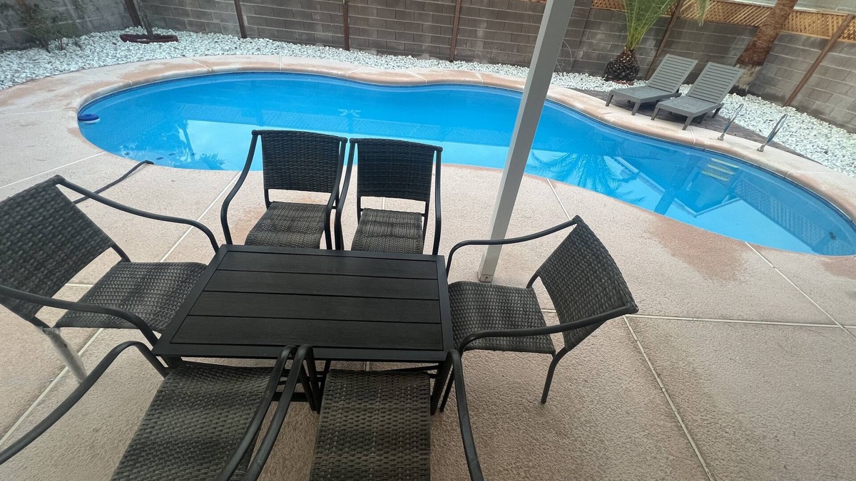 Paradise House | Mediterranean House with Large Pool & Patio 10 min to strip & 5 min to Airport