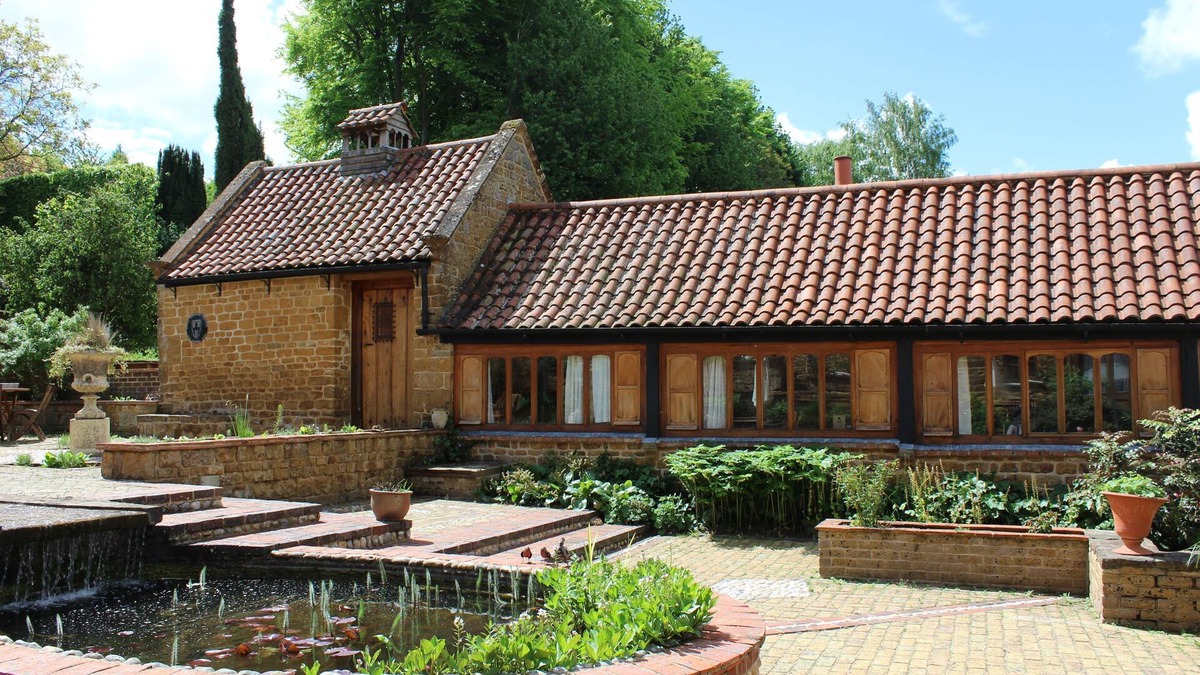Sibford Gower Cottage | Mediterranean inspired luxury in the Oxfordshire Cotswolds, near Great Tew