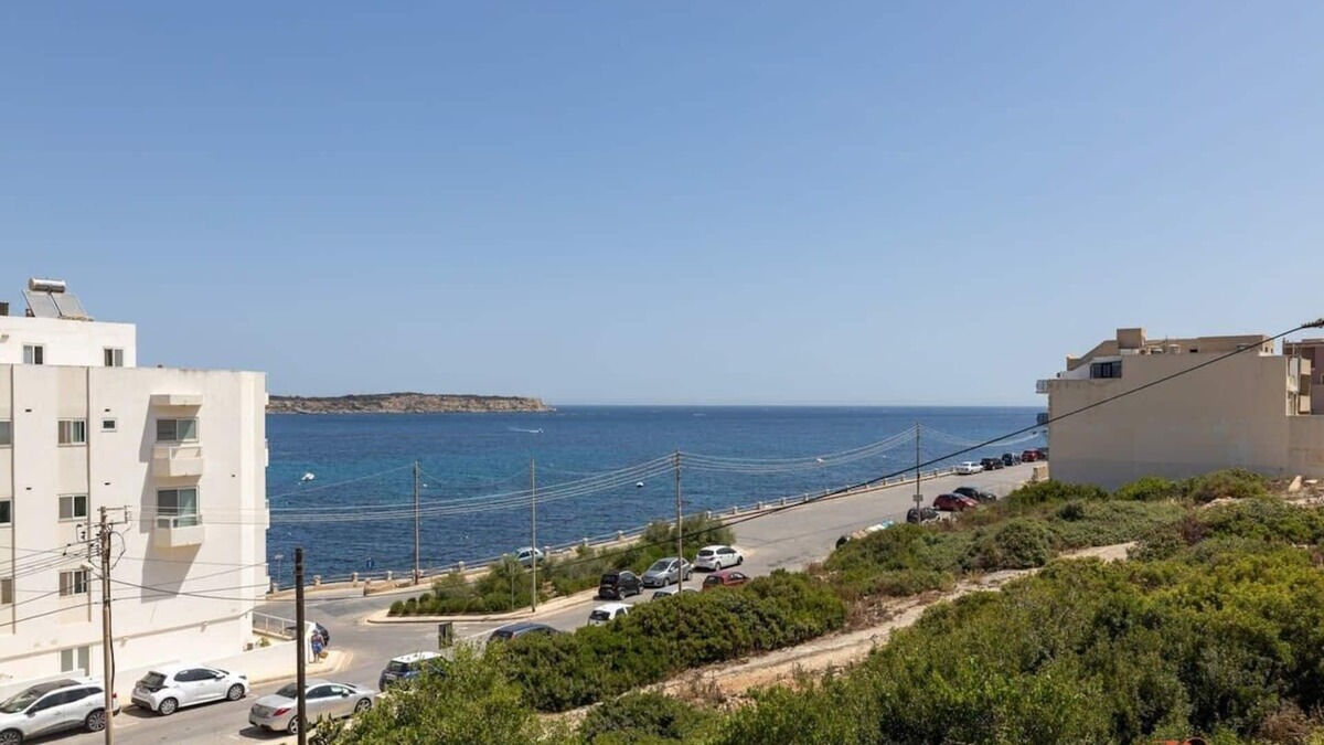 Għadira Apartment | Mediterranean living right by the beach