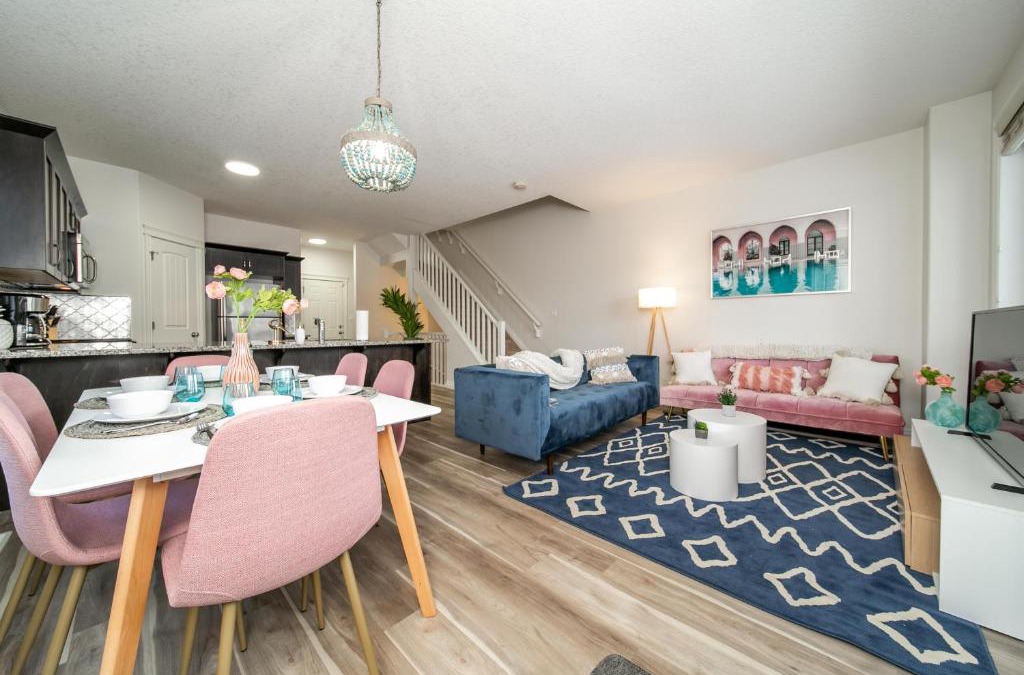 Northwest Edmonton House | Mediterranean Retreat - King Bed - Fireplace - Garage