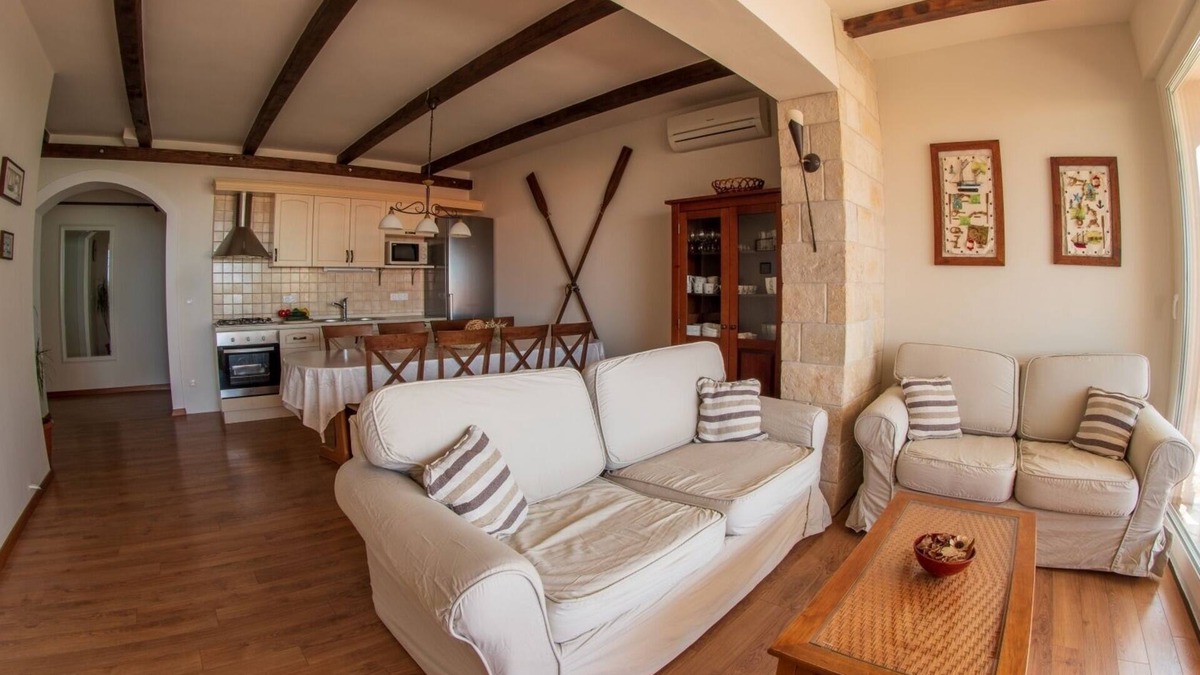 Pakostane Apartment | MEDITERRANEAN STYLE + individual tips for excursions, sea view