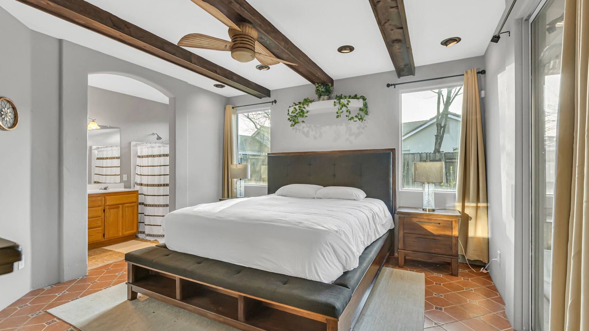 North Natomas House | Mediterranean Style Modern House - 5 mins From Airport & Downtown