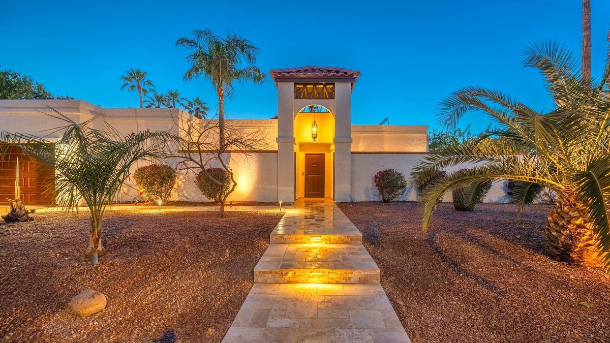 Santiago House | ☀️🏌️Mediterranean Villa! 2 King Suites + Casita, 8 Person Spa & Heated Pool!