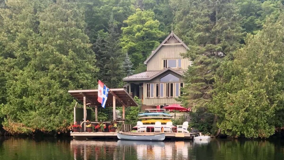 Chelsea House | Meech Lake Lodge - Family Getaway