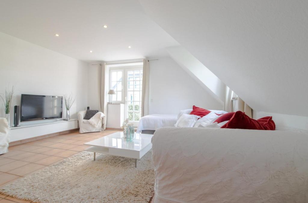 Buderich Apartment | Meerbusch Apartments - 3 Room Apartment with Balcony - 20 Min Messe DUS