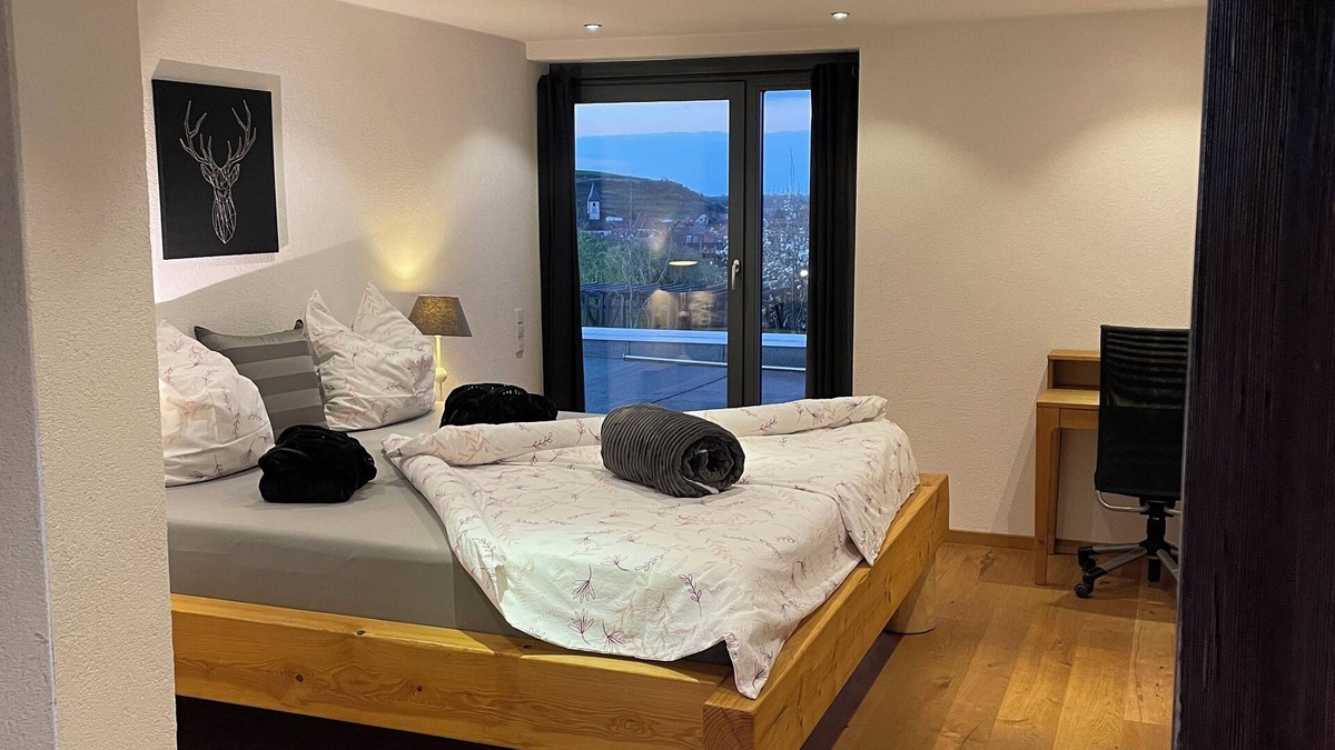 Sasbach am Kaiserstuhl Resort | Mega suite for up to 5 people and more with a unique view. Sauna.