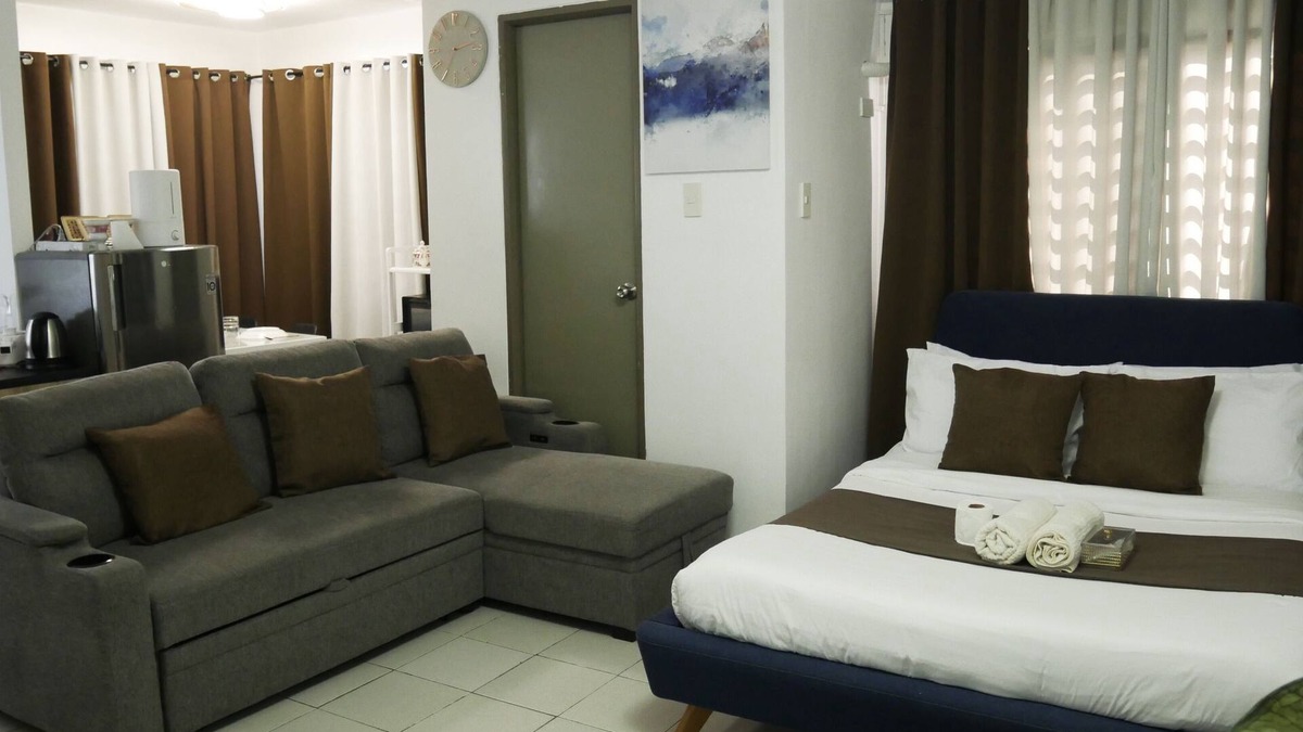 Balibago Condo | Megan Montagne Suite with AC and WiFi in marvelous City of Santa Rosa
