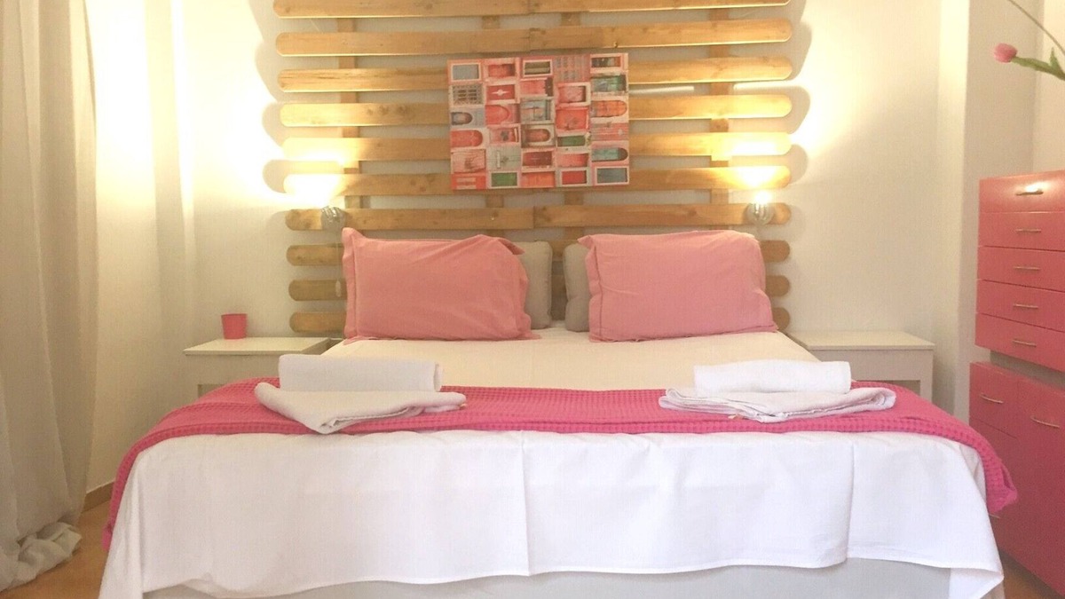 Ilisia Apartment | Megaron orange flat