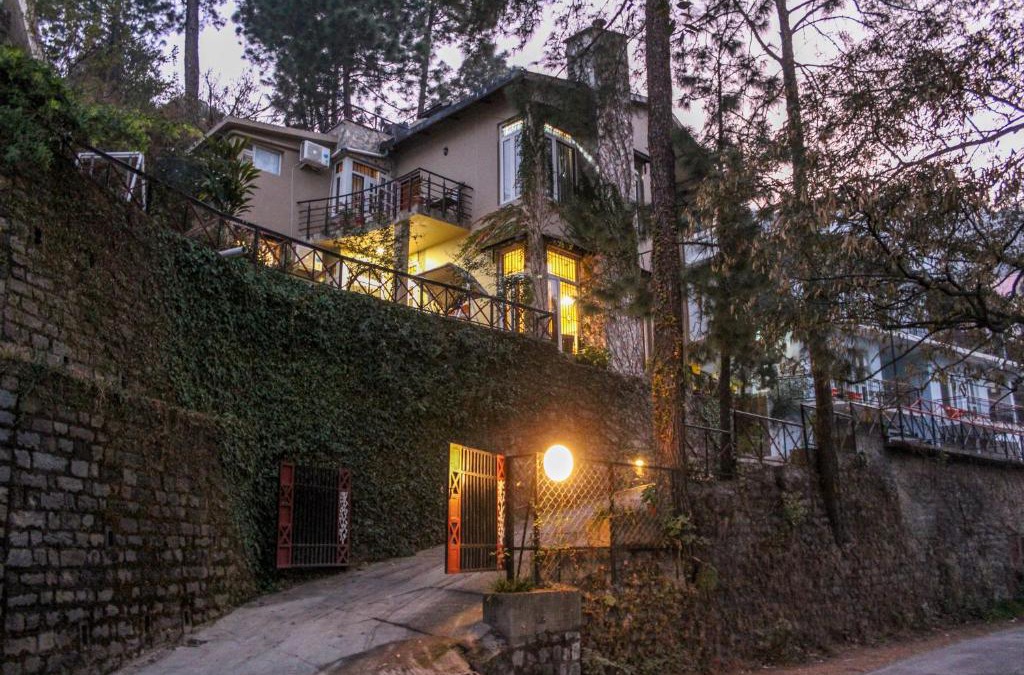 Kasauli Bed & Breakfast | Mehar Villa 3BHK with Private Cook, Garden, Views